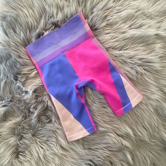 Nike Sculpt Icon Clash 8” bike shorts, XS - Picture 4 of 10